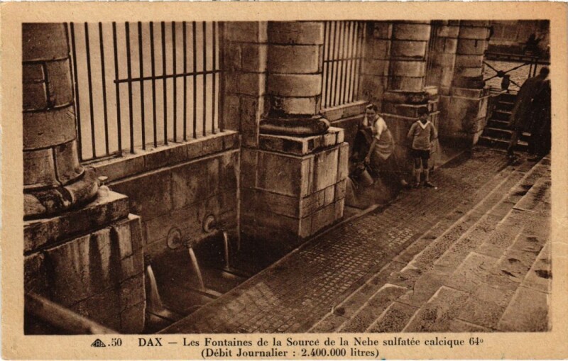 Carte postale ancienne Dax Fontaine de la Source de la Nehe