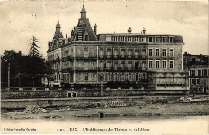 Carte postale ancienne Dax Etablissement des Thermes