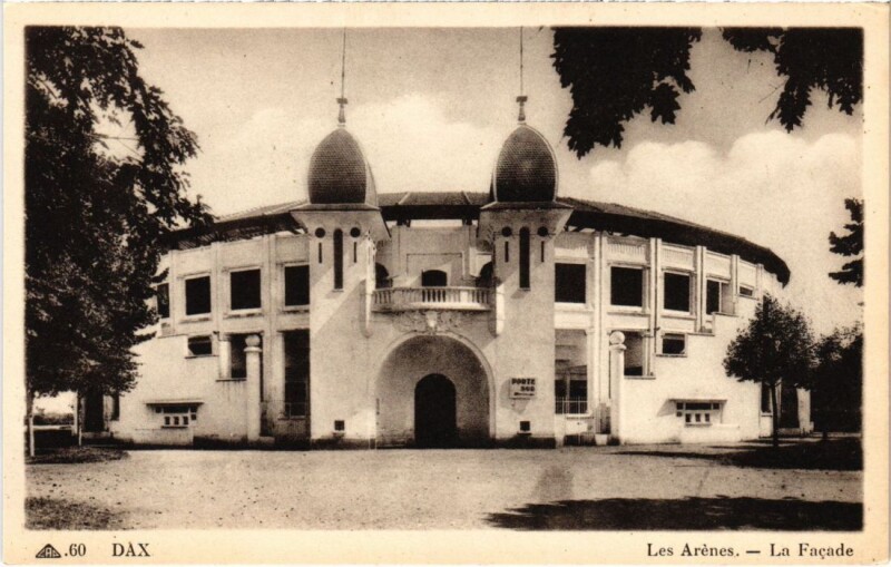 Carte postale ancienne Dax Les Arenes
