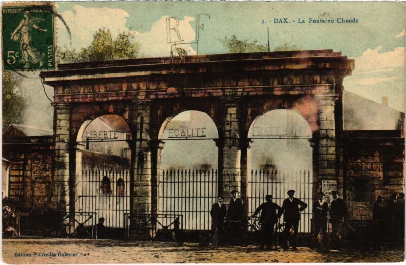Carte postale ancienne Dax Fontaine chaude