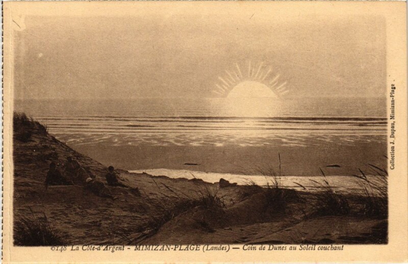 Carte postale ancienne Mimizan les Bains Coin de Dunes au Soleil couchant à Mimizan