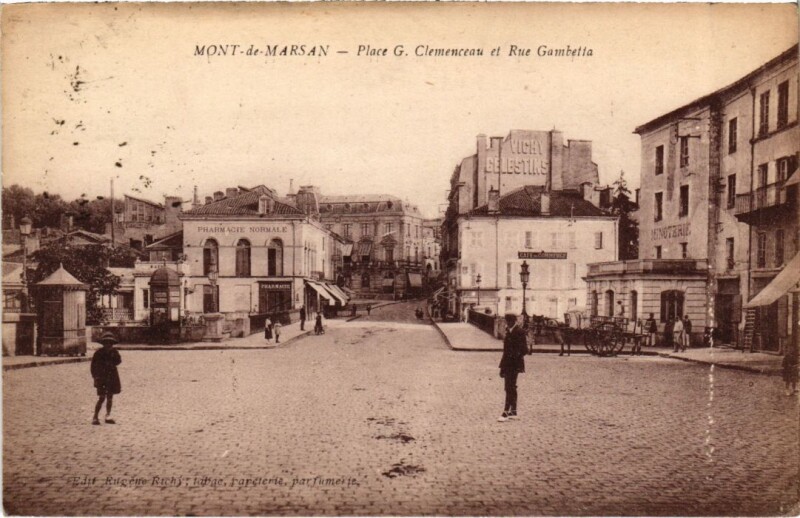 Carte postale ancienne Mont de Marsan Place Clemenceau et Rue Gambetta à Mont-de-Marsan
