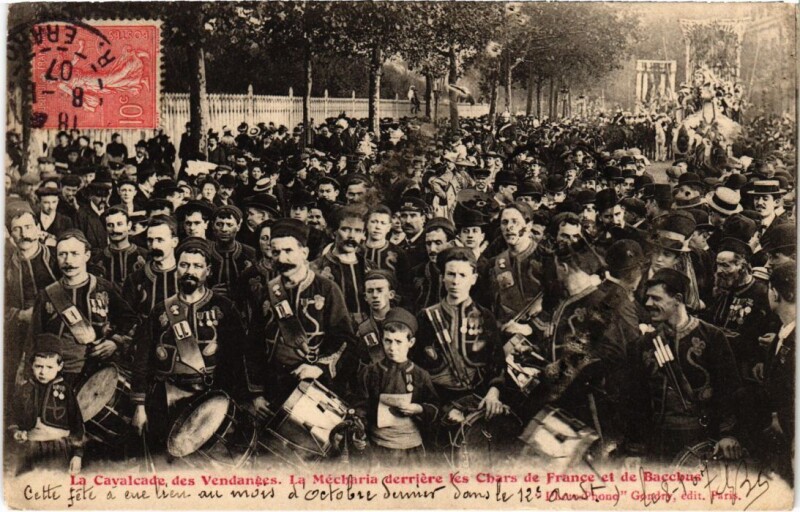 Carte postale ancienne Tout Paris 1e Cavalcade des Vendages Mecharia derriere les Chars à Paris 1er
