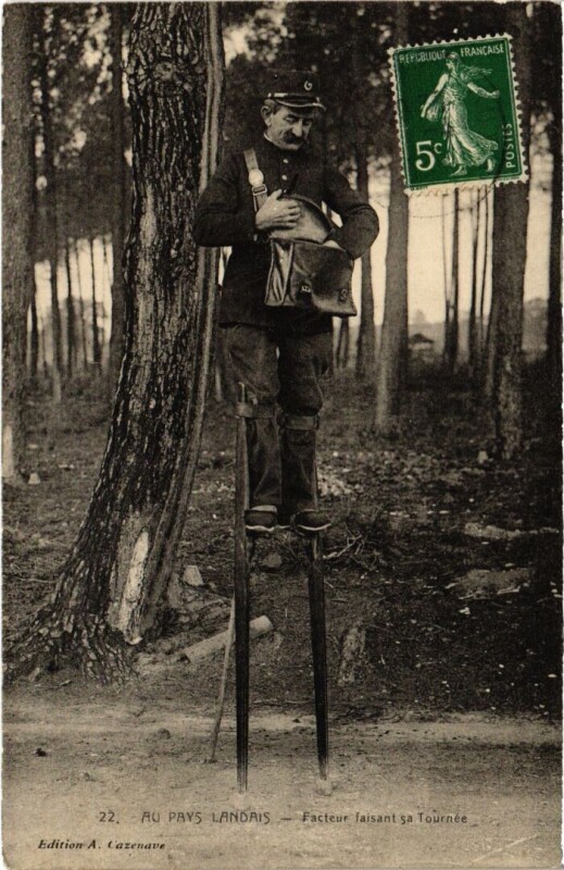 Carte postale ancienne Au Pays Landais Facteur faisant sa Tournee France