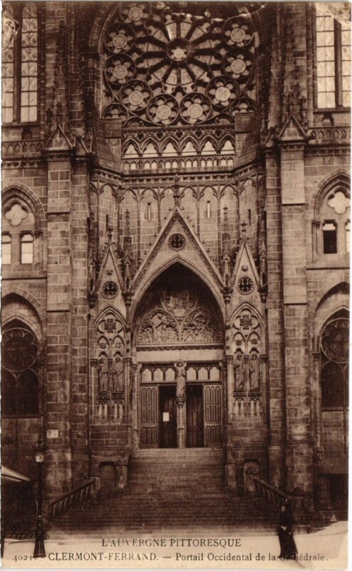 Carte postale ancienne Clermont Ferrand Portail Occidental de la Cathedrale France à Clermont-Ferrand