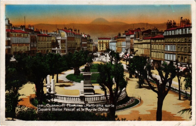 Carte postale ancienne Clermont Ferrand Panorama s le Square Blaise Pascal France à Clermont-Ferrand