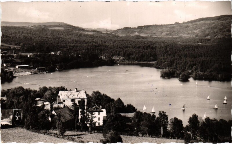 Carte postale ancienne Le Lac d'Aydat Vue Generale France à Aydat