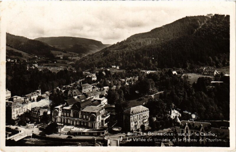 Carte postale ancienne La Bourboule Vue sur le Casino France à La Bourboule