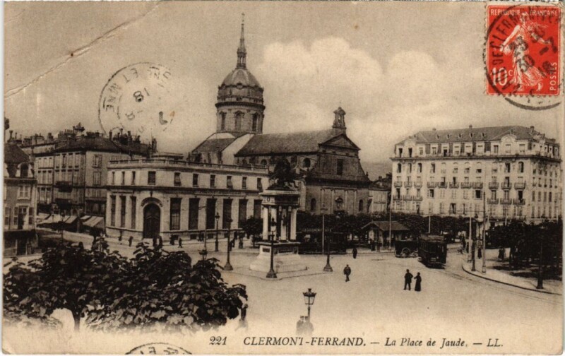 Carte postale ancienne Clermont Ferrand La Place de Jaude France à Clermont-Ferrand