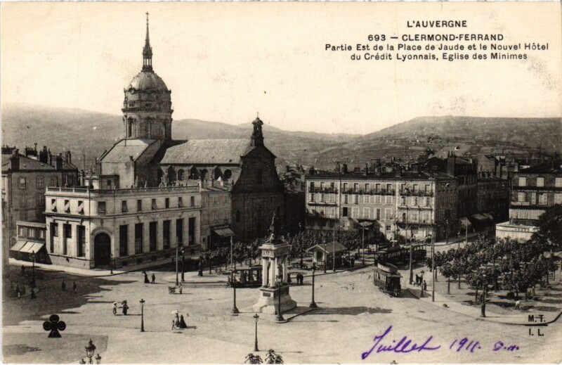 Carte postale ancienne Clermont Ferrand Partie Est de la Place de Jaude France à Clermont-Ferrand