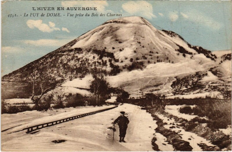 Carte postale ancienne L'Hiver en Auvergne Vue prise du Bois des Charmes France