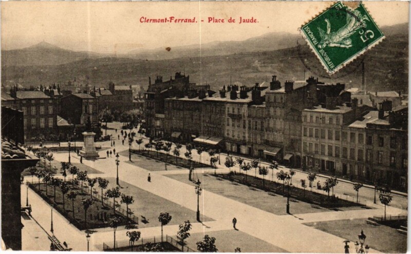 Carte postale ancienne Clermont Ferrand Place de Jaude France à Clermont-Ferrand