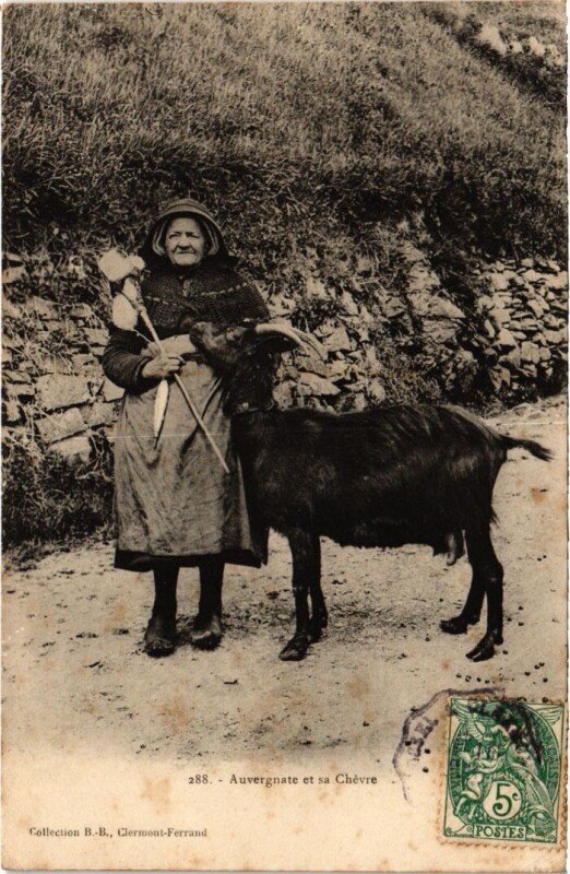 Carte postale ancienne Auvergnate et sa Chevre France