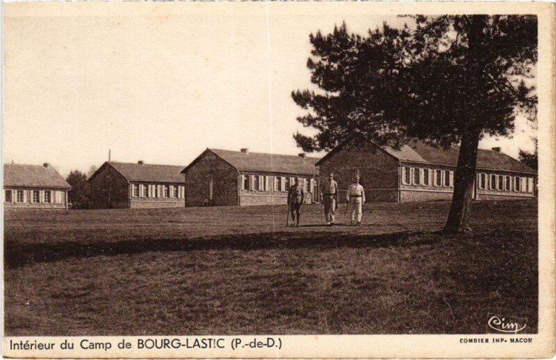Carte postale ancienne Bourg-Lastic Interieur du Camp France à Bourg-Lastic