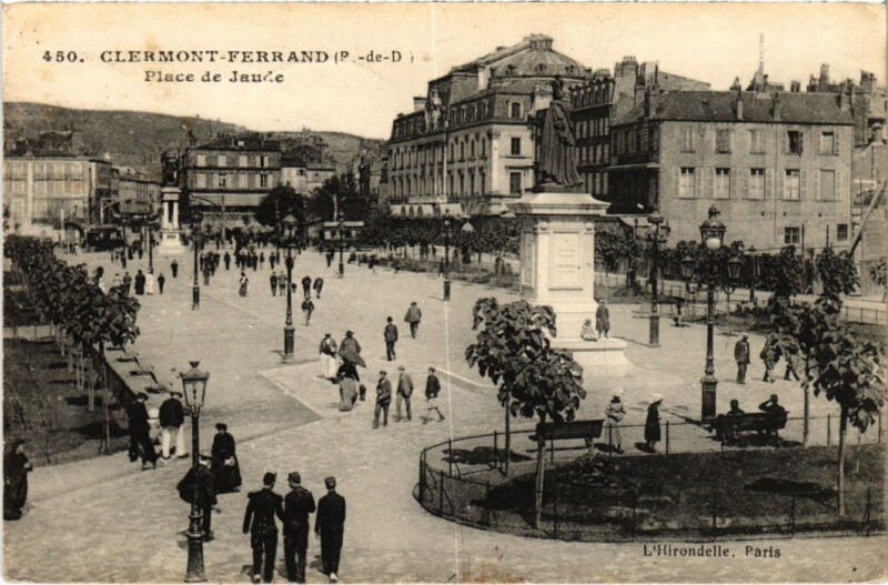 Carte postale ancienne Clermont Ferrand Place de Jaude France à Clermont-Ferrand