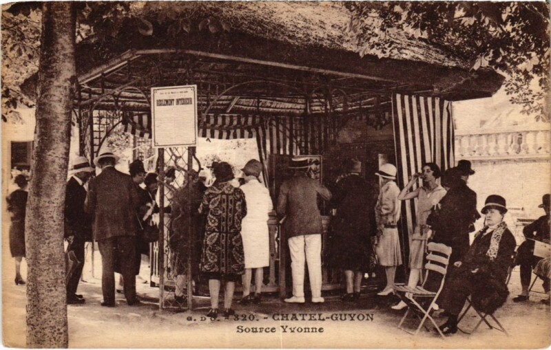 Carte postale ancienne Chatel-Guyon Source Yvonne France
