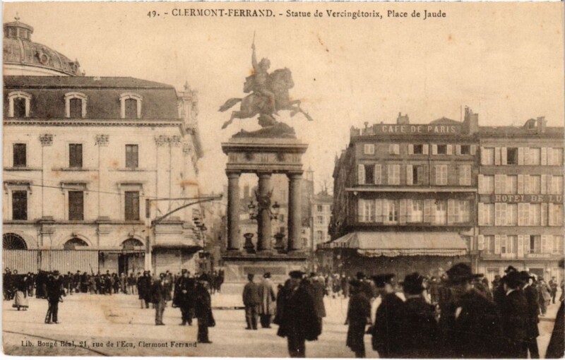 Carte postale ancienne Clermont Ferrand Statue de Vercingetorix,Place de Jaude France à Clermont-Ferrand