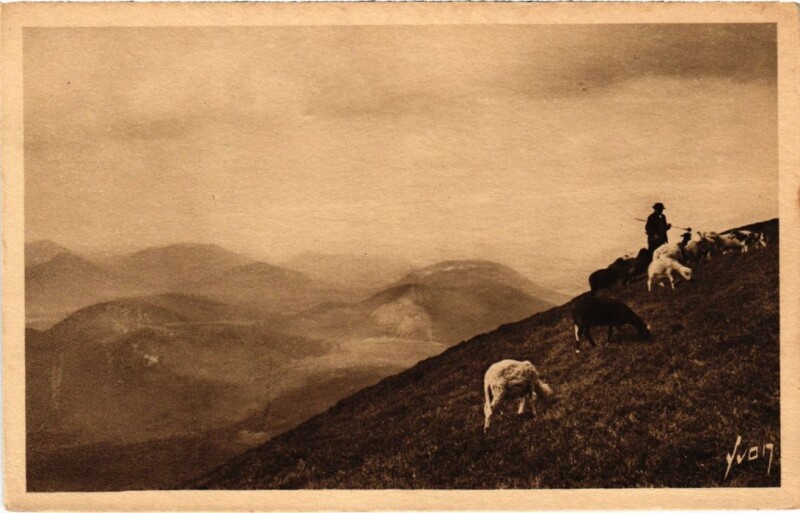 Carte postale ancienne Clermont Ferrand Au Sommet du Puy de Dome France à Clermont-Ferrand