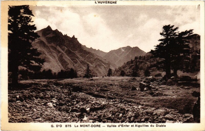 Carte postale ancienne Le Mont Dore Vallee d'Enfer et Aiguilles France à Mont-Dore