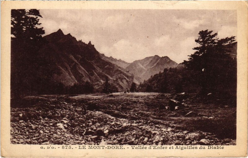 Carte postale ancienne Le Mont Dore Vallee d'Enfer et Aiguilles France à Mont-Dore
