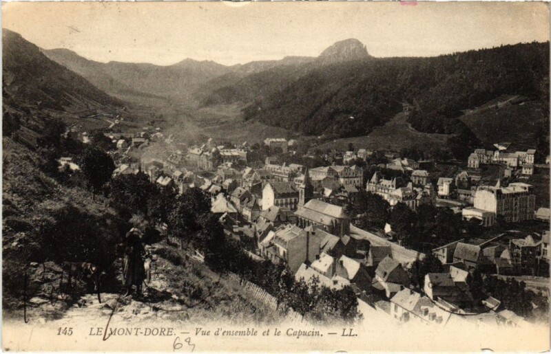 Carte postale ancienne Le Mont Dore Vue d'ensemble et le Capucin France à Mont-Dore