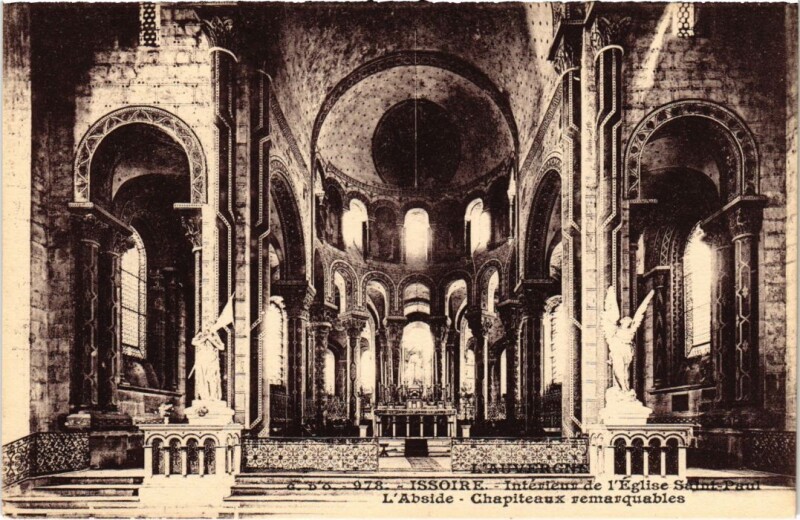 Carte postale ancienne Issoire Interieur de l'Eglise France à Issoire