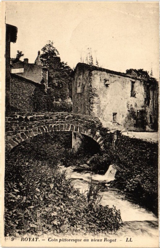 Carte postale ancienne Royat Coin pitt.au vieux Royat France à Royat
