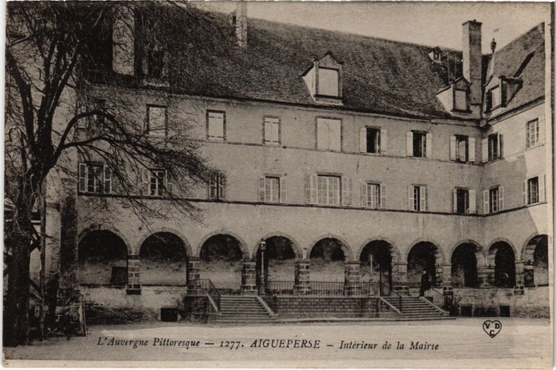 Carte postale ancienne Aigueperse Interieur de la Mairie France à Aigueperse