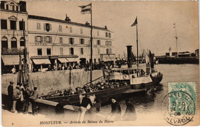 Carte postale ancienne Honfleur Arrivee du Bateau du Havre France à Honfleur