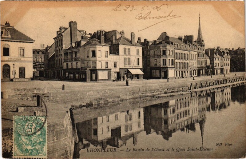 Carte postale ancienne Honfleur Le Bassin de l'Ouest et le Quai St.Etienne France à Honfleur