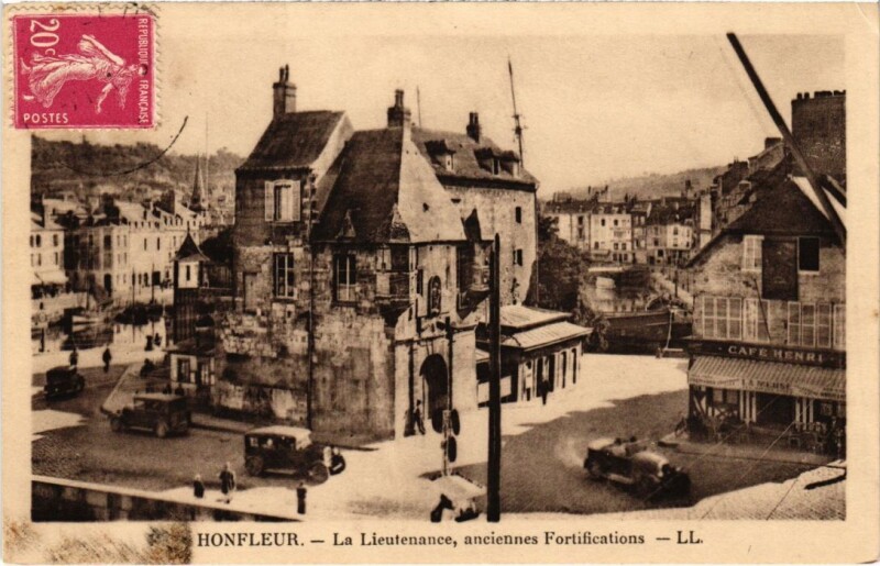Carte postale ancienne Honfleur La Lieutenance, anciennes Fortifications France à Honfleur