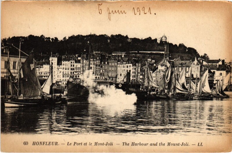 Carte postale ancienne Honfleur Le Port et le Mont Joli France à Honfleur