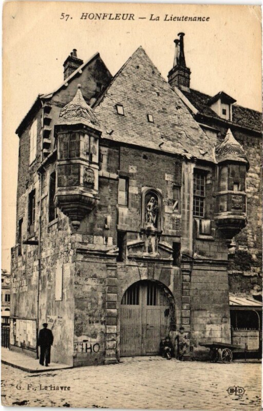 Carte postale ancienne Honfleur La Lieutenance France à Honfleur