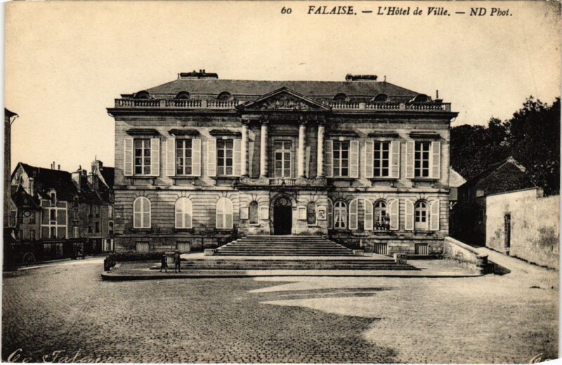 Carte postale ancienne Falaise L'Hotel de Ville France à Falaise