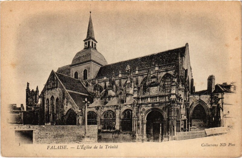 Carte postale ancienne Falaise L'Eglise de la Trinite France à Falaise