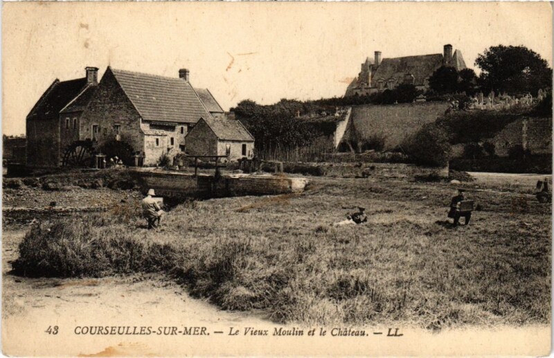 Carte postale ancienne Courseulles Le Vieux Moulin et le Chateau France à Vieux