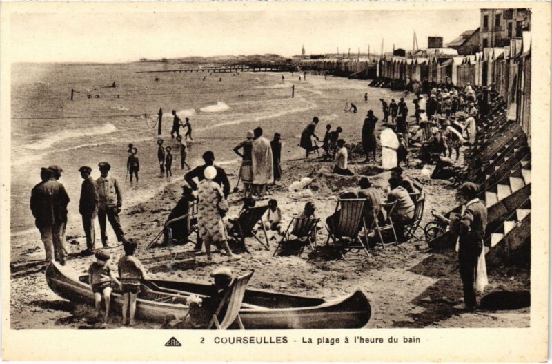 Carte postale ancienne Courseulles La Plage a l'heure du bain France