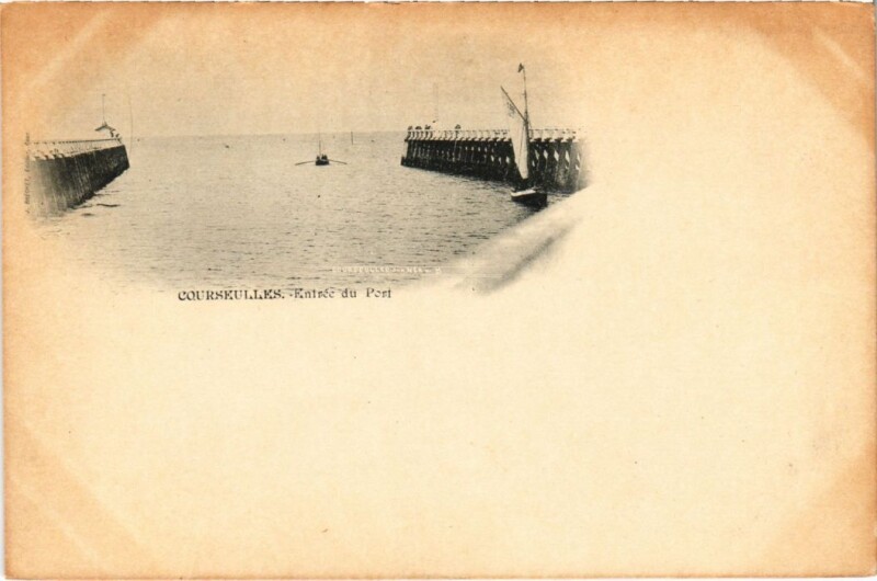 Carte postale ancienne Courseulles Entree du Port France