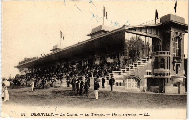 Carte postale ancienne Deauville Les Courses-Les Tribunes-The race-ground France à Deauville