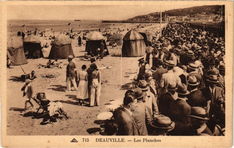 Carte postale ancienne Deauville Les Planches France à Deauville