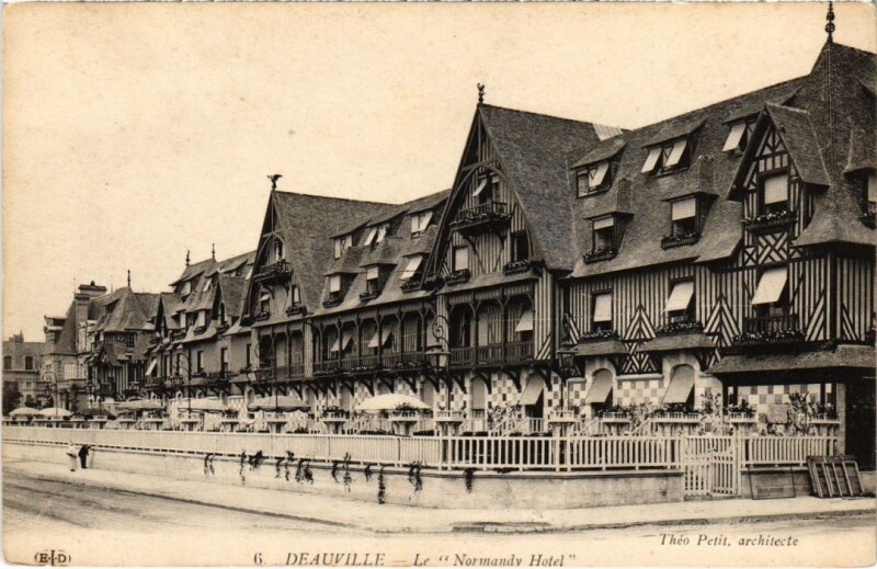 Carte postale ancienne Deauville Le Normandy-Hotel France à Deauville