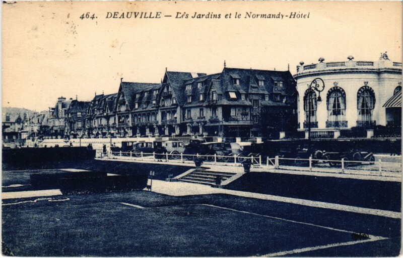 Carte postale ancienne Deauville Le's Jardins et le Normandy-Hotel France à Deauville