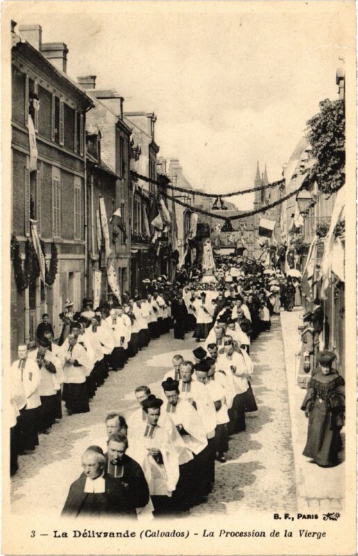 Carte postale ancienne La Delivrande La Procession de la Vierge France