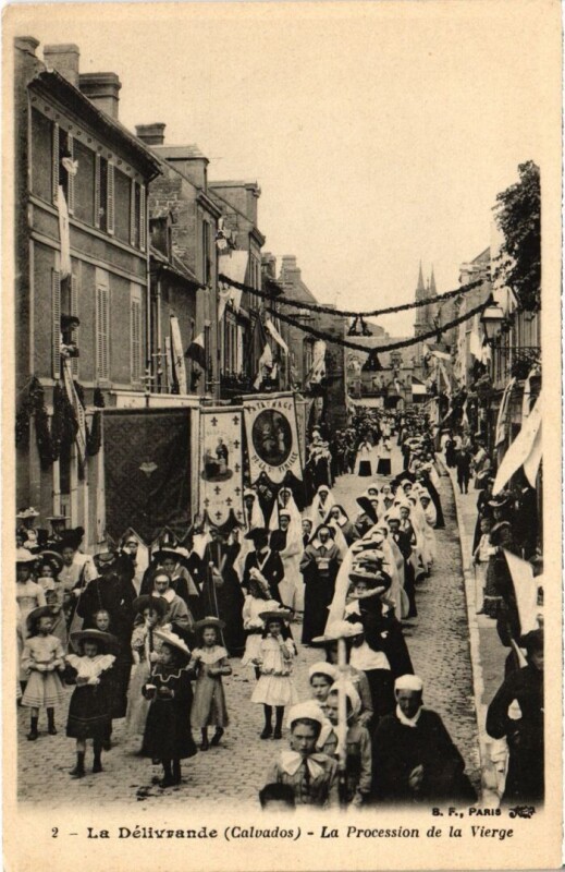 Carte postale ancienne La Delivrande La Procession de la Vierge France