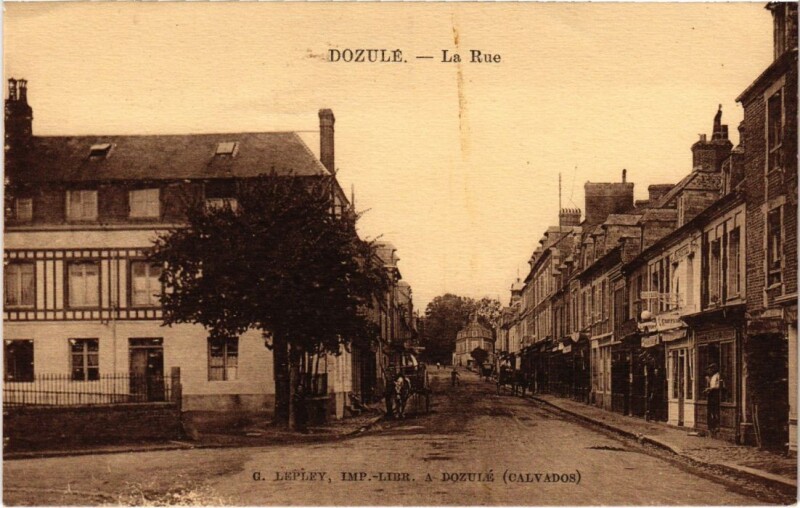 Carte postale ancienne Dozule La Rue France