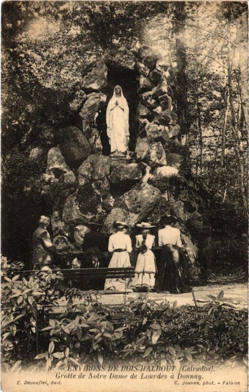 Carte postale ancienne Donnay Grotte de Notre-Dame de Lourdes a Donnay France à Donnay