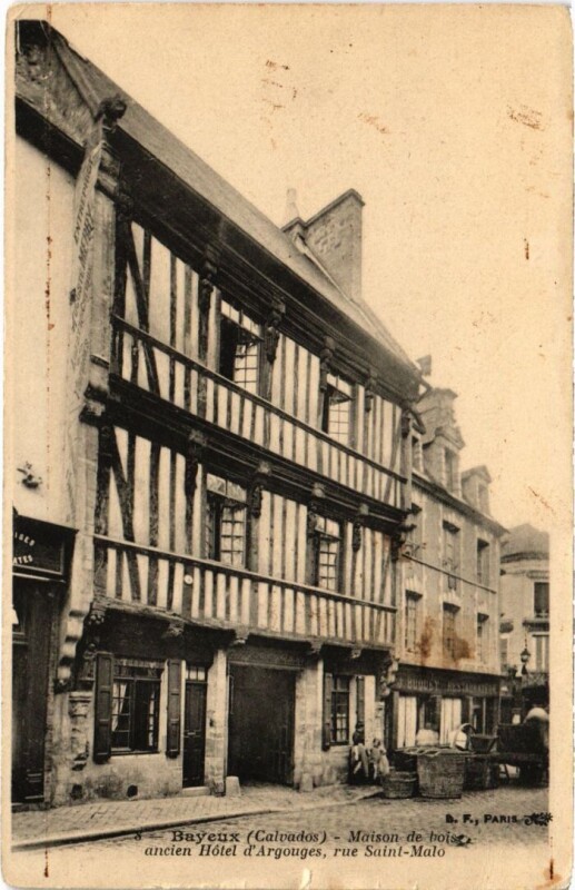 Carte postale ancienne Bayeux Maison de bois ancien Hotel d'Argouges France à Bayeux
