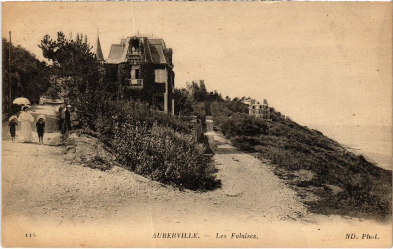Carte postale ancienne Auberville Les Falaises France à Auberville