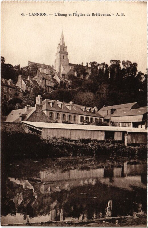 Carte postale ancienne Lannion L'Etang et l'Eglise de Brelevenez à Lannion