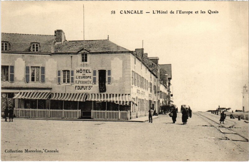 Carte postale ancienne Cancale L'Hotel de l'Europe et les Quais